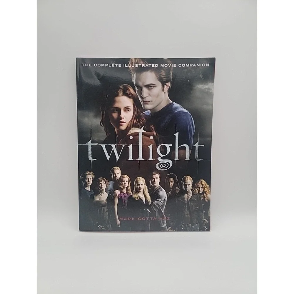 Twilight Illustrated Movie Companion Book 2008‎ Softcover Behind the Scenes